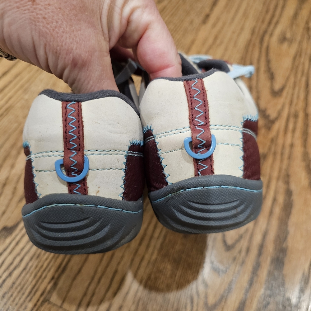 J-41 Jeep Engineered Traction Sole Women's Burgundy and Blue Sneakers - Picture 5 of 9